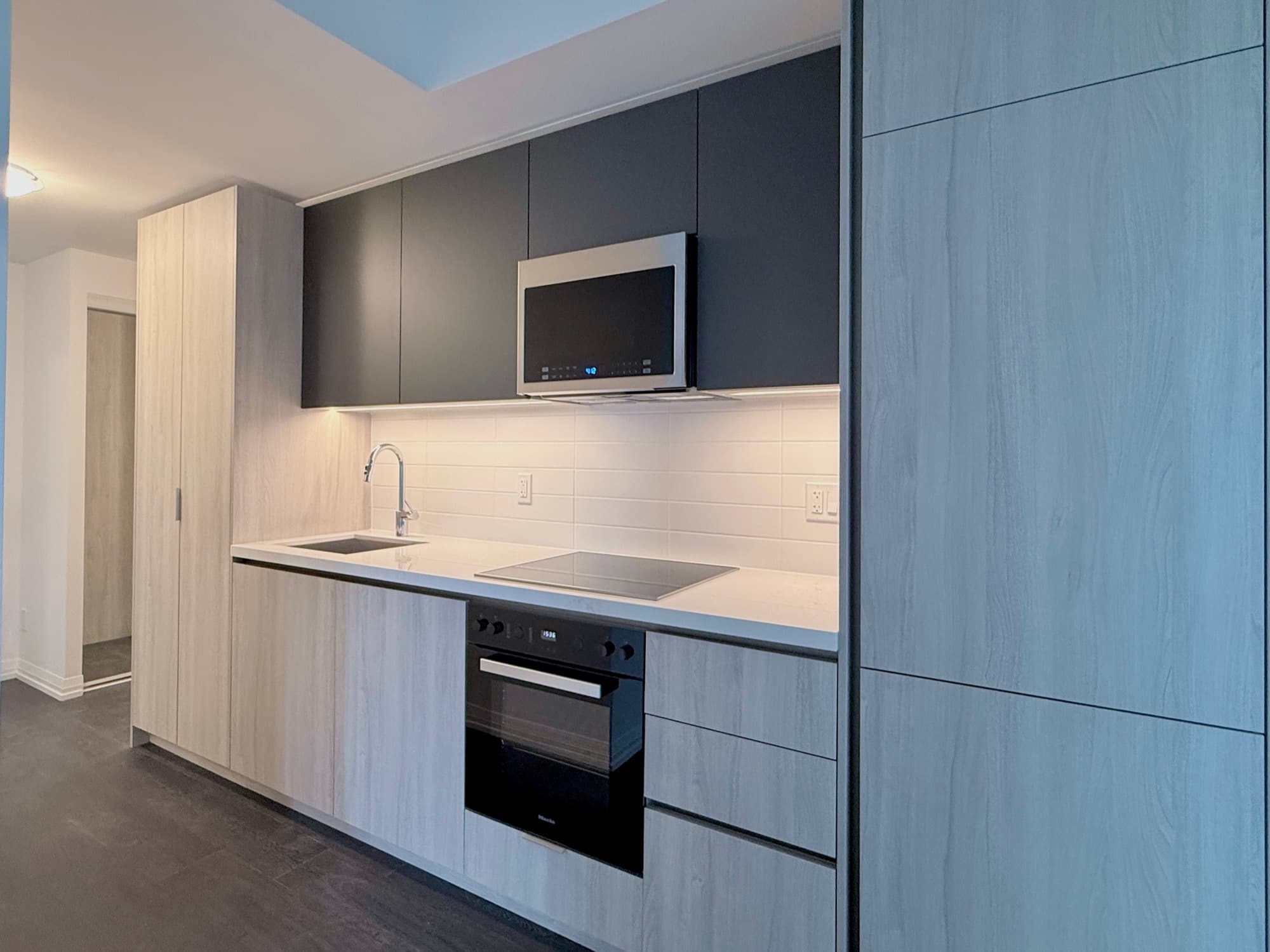 Corner Suite at 400 King West photo 3