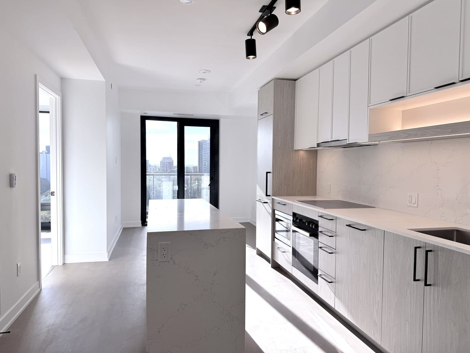 2-Bedroom + Den Suite at South Forest Hill Residences photo 4